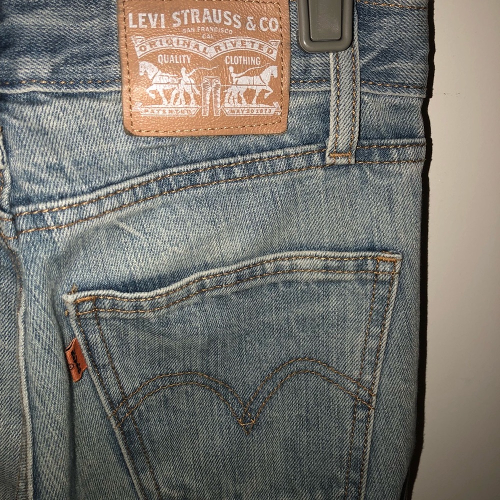 **Skinny high rise vintage wash Levi’s**